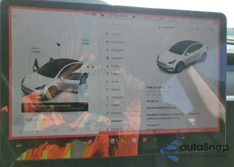 2023 Tesla Model Y z USA, uszkodzony, nr VIN 7SAYGDEE4PF792520